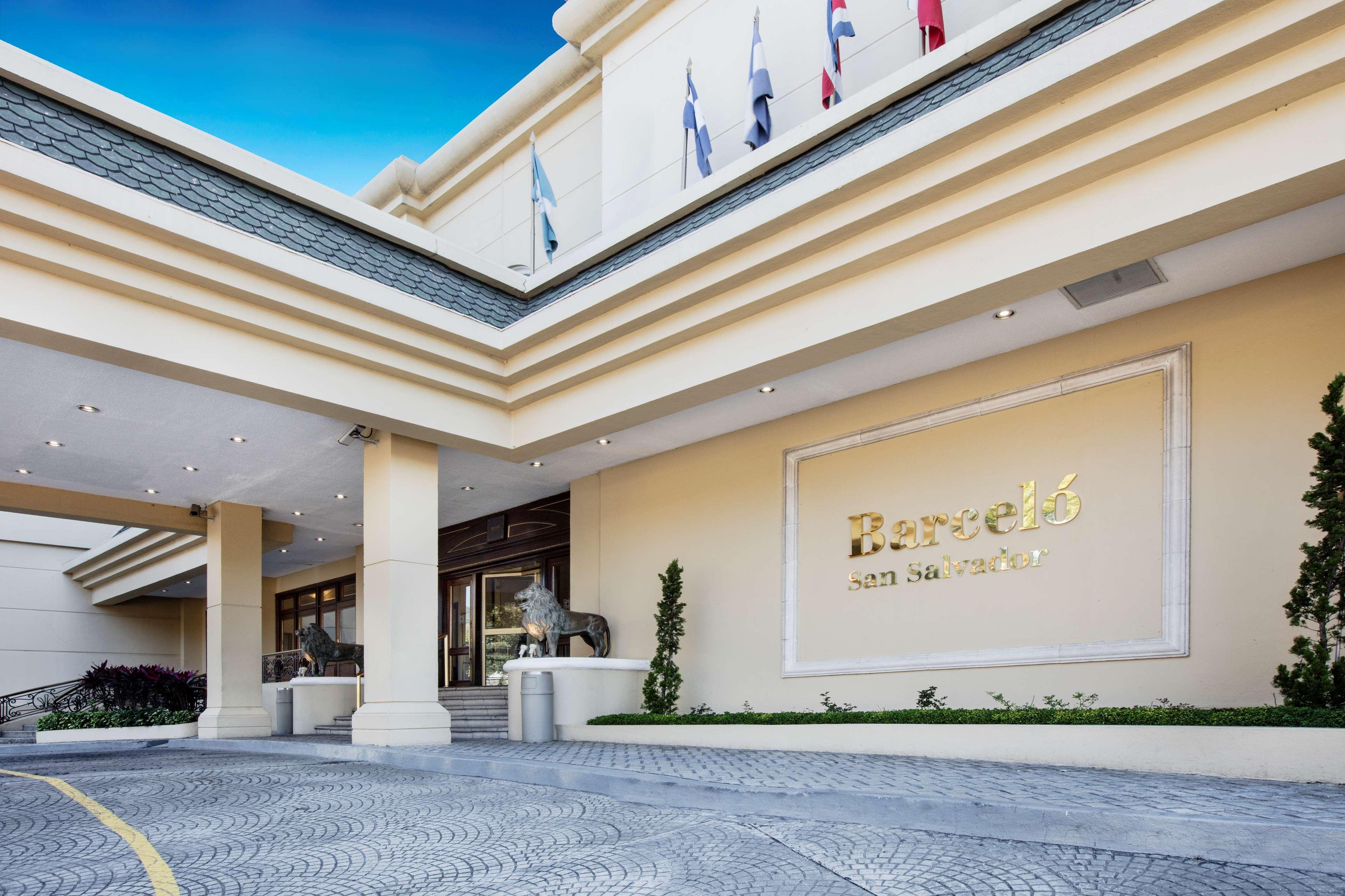 Отель Barcelo Сан-Сальвадор Экстерьер фото The hotel's entrance