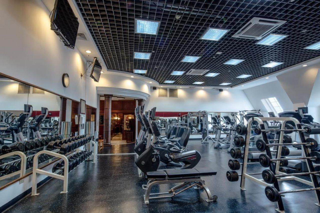 Отель Barcelo Сан-Сальвадор Экстерьер фото The gym at the hotel