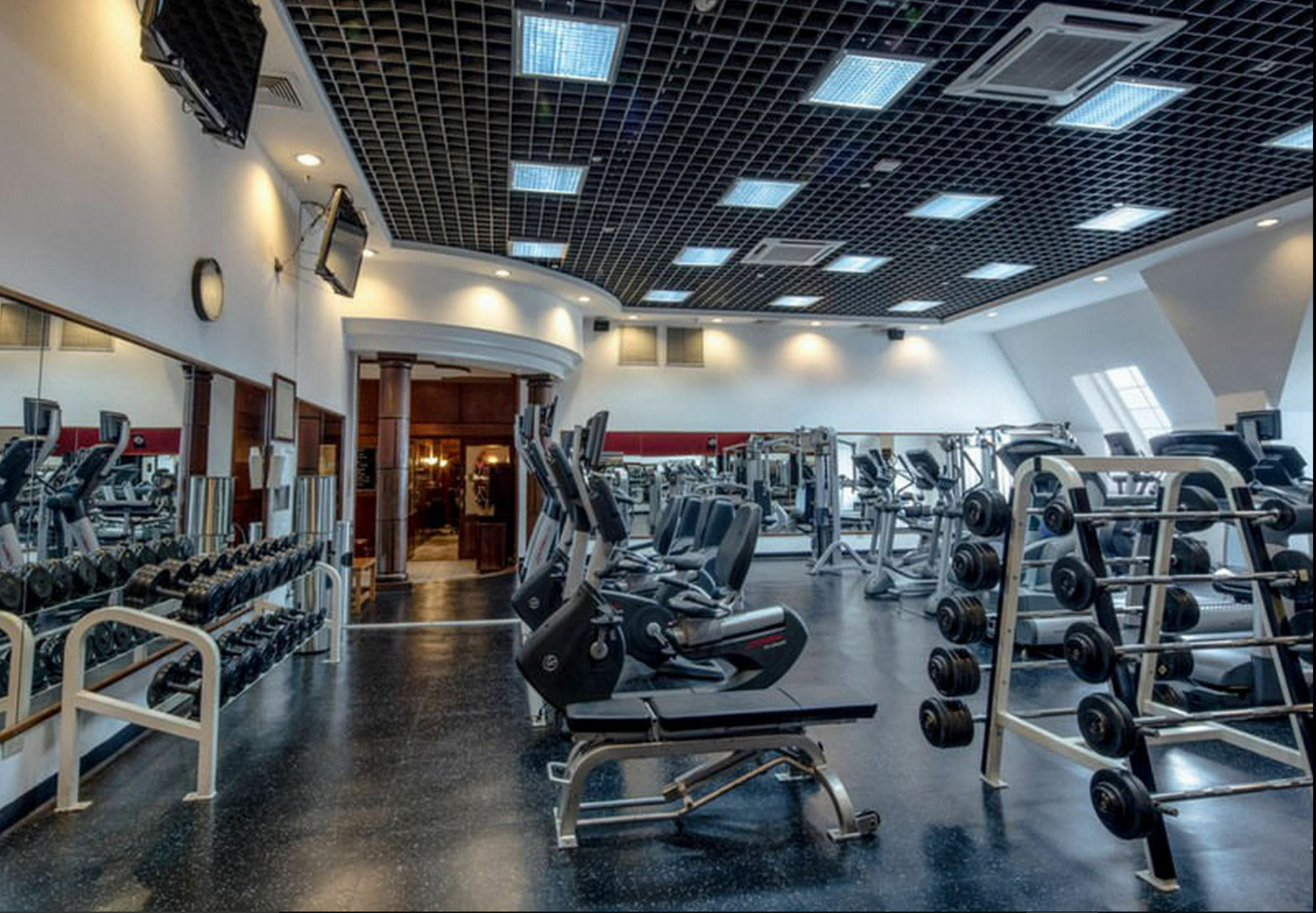 Отель Barcelo Сан-Сальвадор Экстерьер фото The gym at the hotel