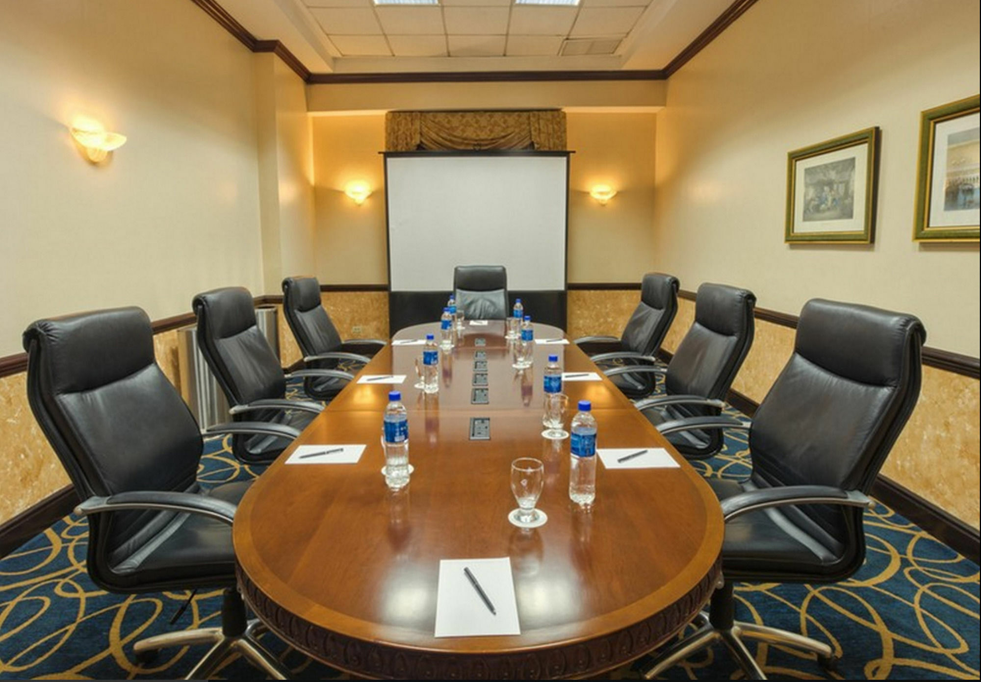 Отель Barcelo Сан-Сальвадор Экстерьер фото A boardroom at a hotel